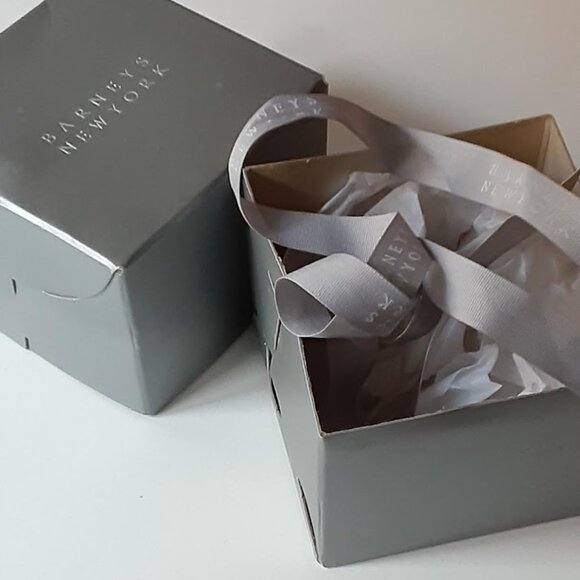 BARNEYS NEW YORK Silver Gift Box 3" x 4" - Picture 6 of 6
